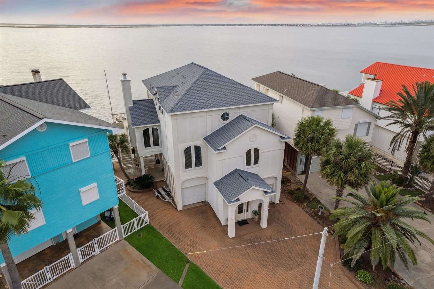 Real estate property located at 143 Isles End, Galveston, Tiki Island 11, Tiki Island, TX, US