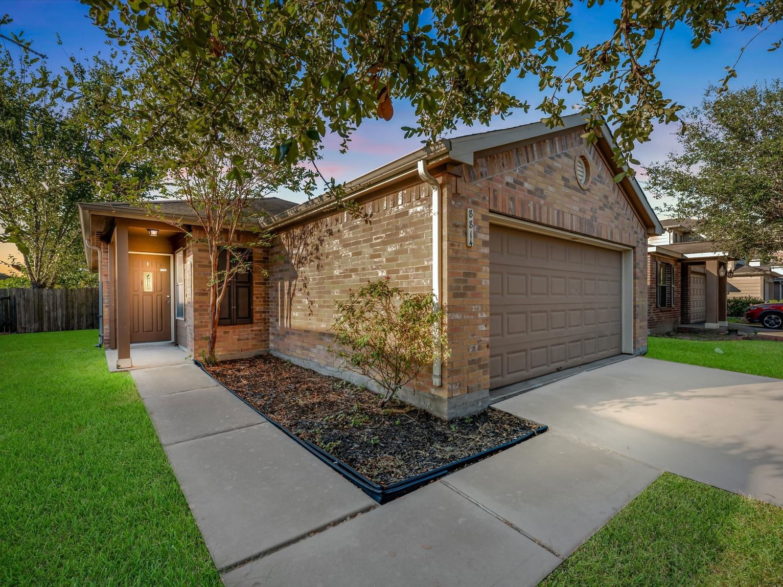 Real estate property located at 8814 Summerset Meadow, Harris, Clearwood Xing Sec 04, Houston, TX, US