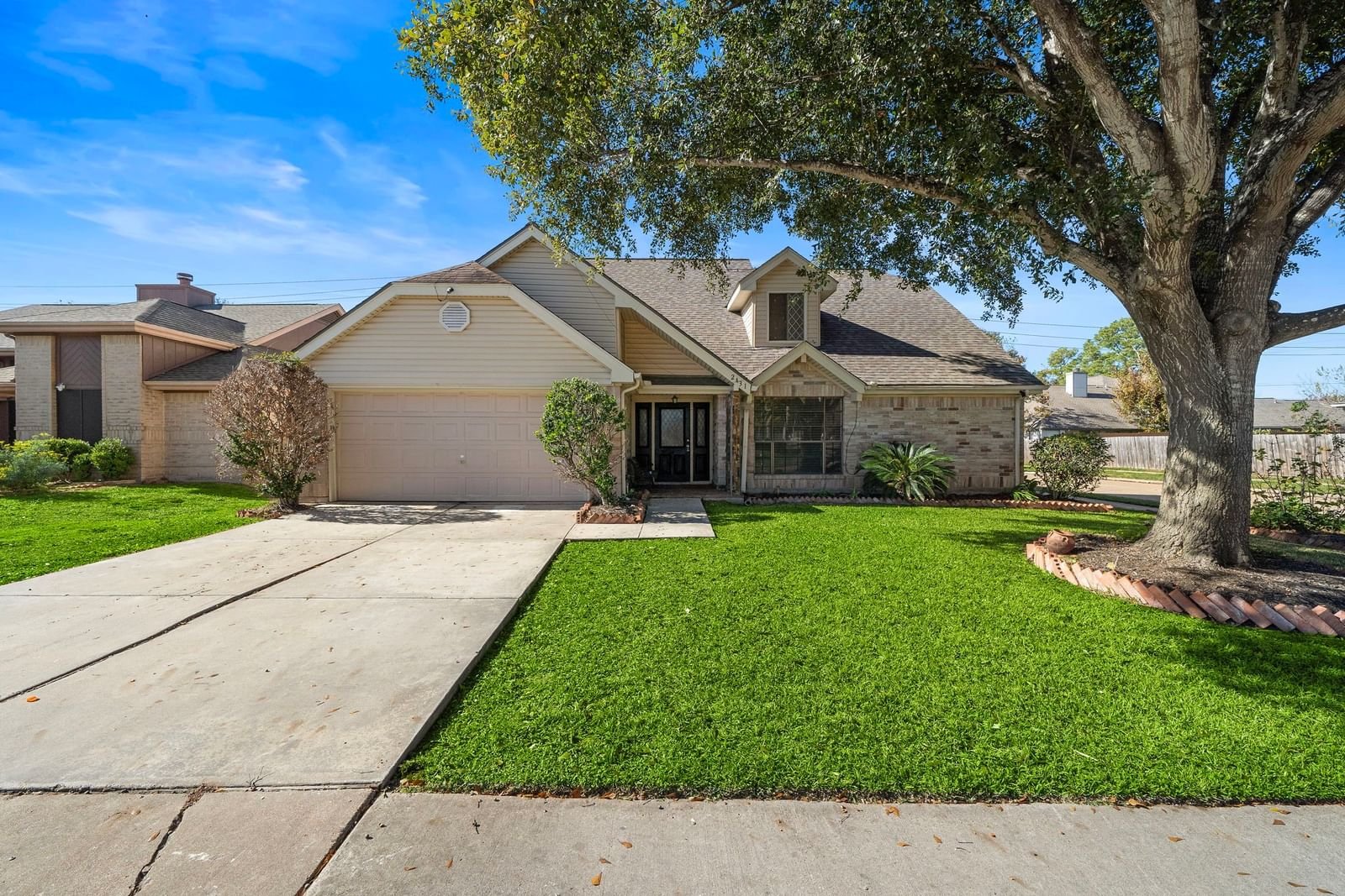 Real estate property located at 2431 Barrington Place, Fort Bend, Barrington Place Sec 1, Sugar Land, TX, US