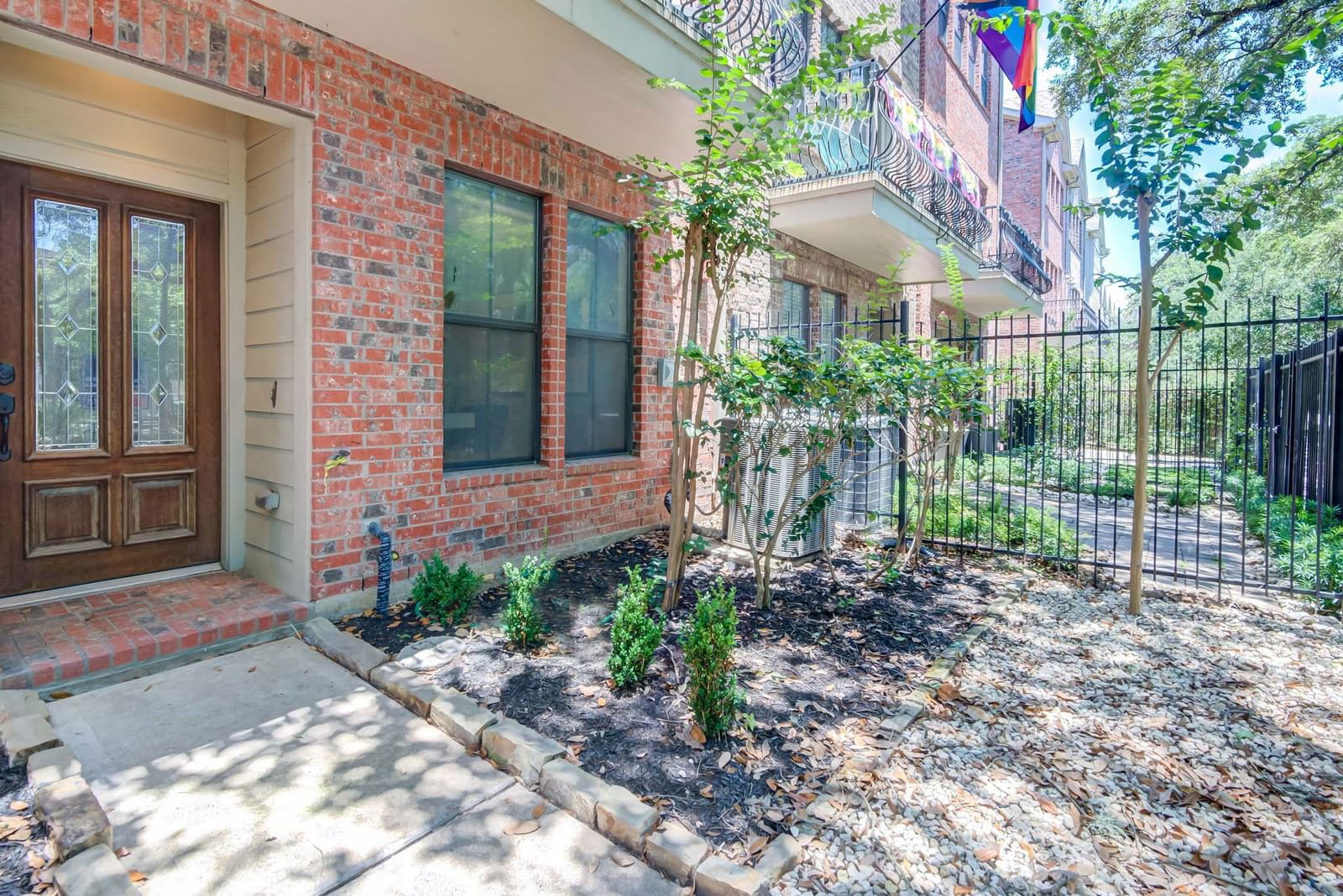 Real estate property located at 2904 Chenevert B, Harris, Chenevert 02 Condo, Houston, TX, US