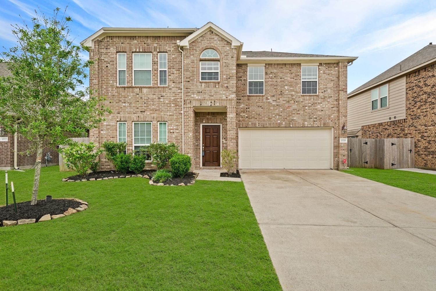 Real estate property located at 10018 Stone Briar, Chambers, Lynnwood Sec 3, Baytown, TX, US