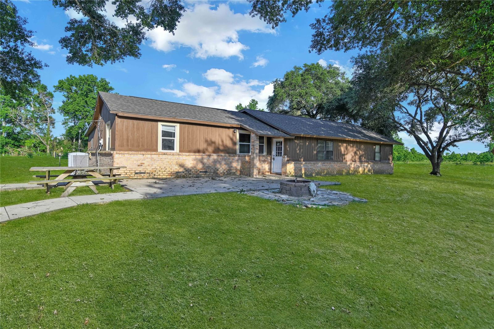 Real estate property located at 2786 County Road 2235, Liberty, M Donaho, Cleveland, TX, US