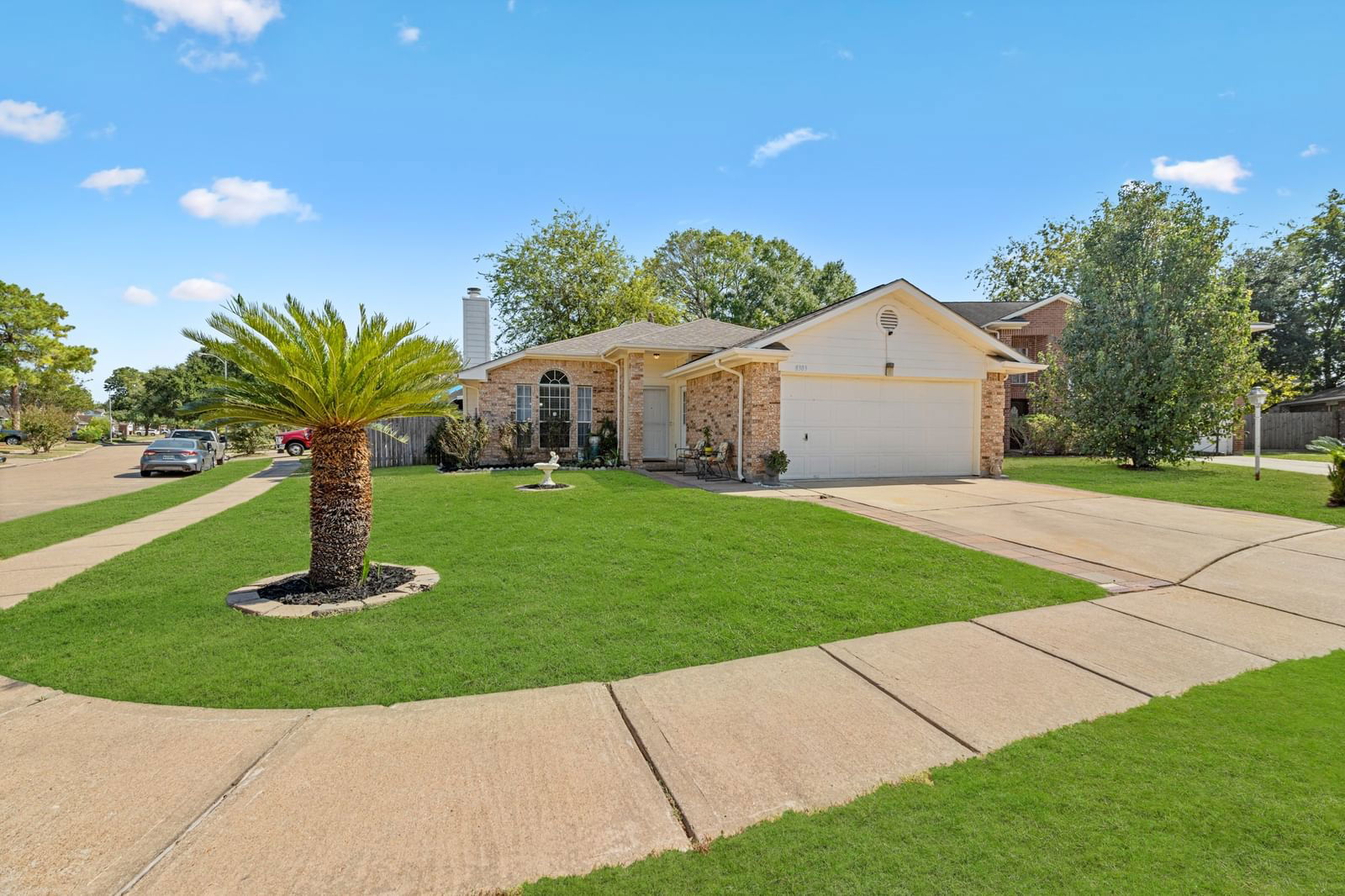 Real estate property located at 8303 Royal Grove, Fort Bend, Mission Glen, Houston, TX, US