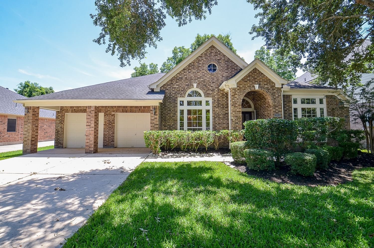 Real estate property located at 1915 Lake Arrowhead, Fort Bend, Waterside Estates, Richmond, TX, US