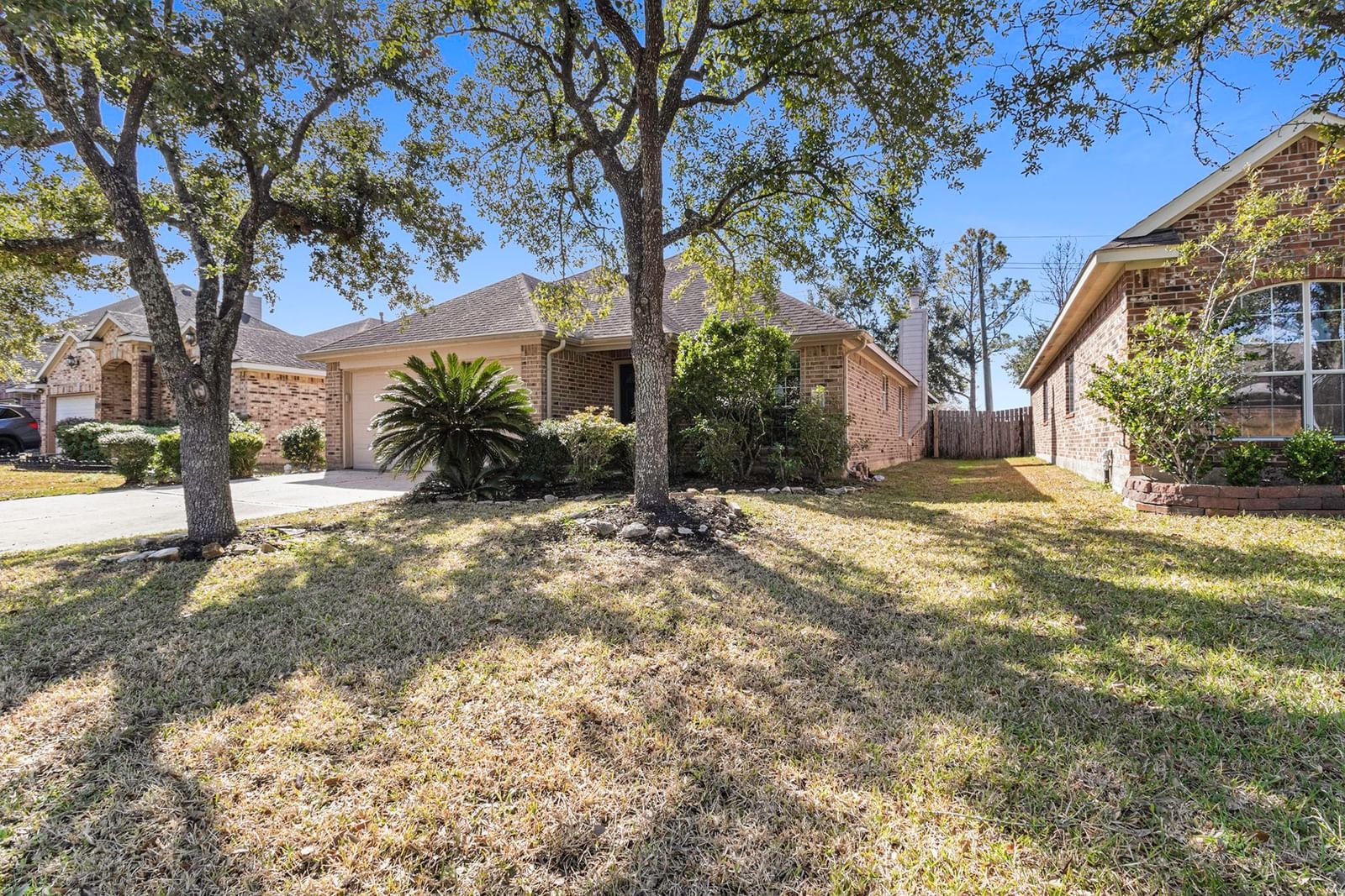 Real estate property located at 13220 Castlewind, Brazoria, Shadow Creek Ranch Sf1-Sf2-Sf3, Pearland, TX, US
