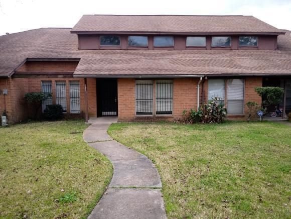 Real estate property located at 5742 Easthampton B, Harris, Pine Village North Th 3, Houston, TX, US