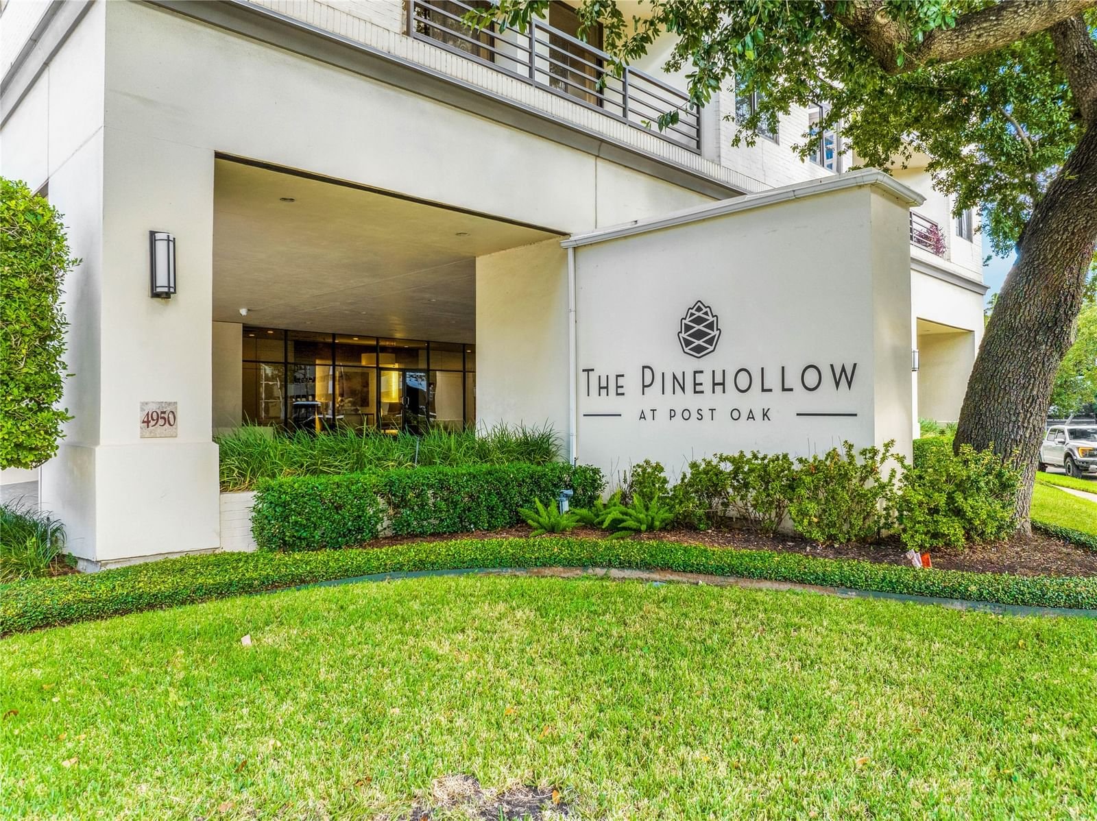 Real estate property located at 4950 Woodway #708, Harris, Pinehollow Condo, Houston, TX, US