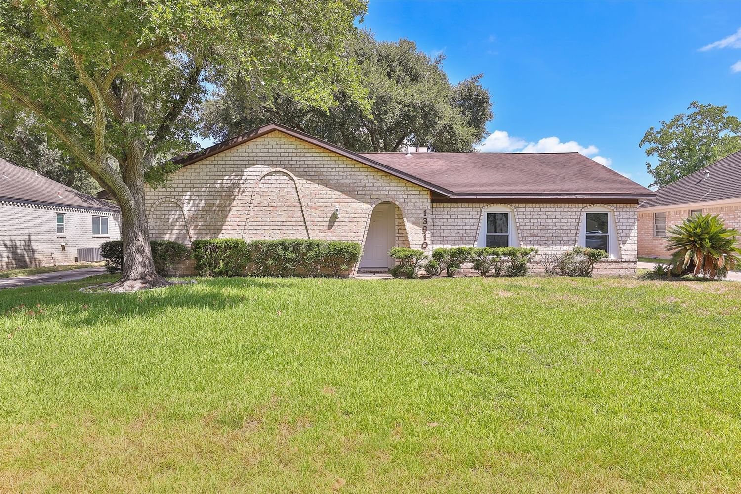 Real estate property located at 13910 Oakwood, Fort Bend, Sugar Land, TX, US