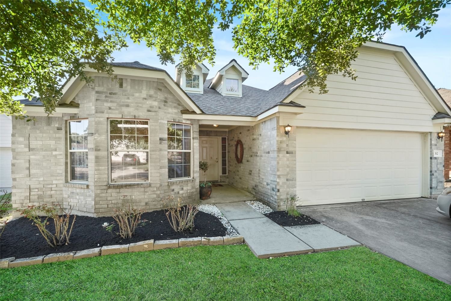 Real estate property located at 312 Broken Pine, Montgomery, Pinewood Forest, Conroe, TX, US