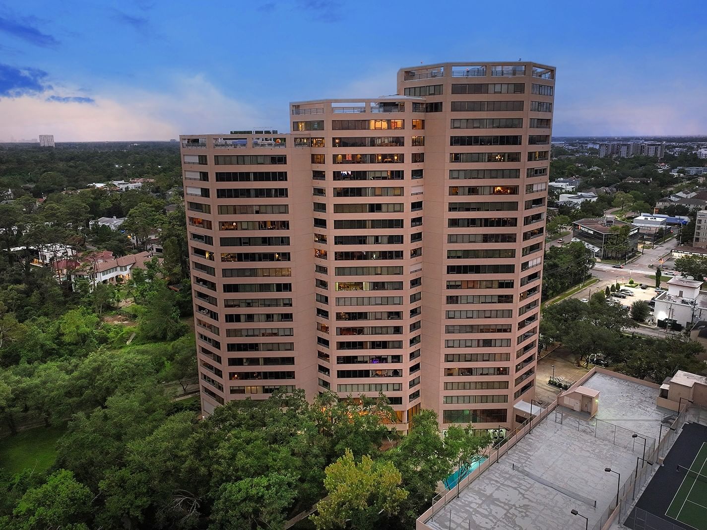 Real estate property located at 101 Westcott #2001, Harris, BAYOU BEND TOWERS CONDO 10, Houston, TX, US