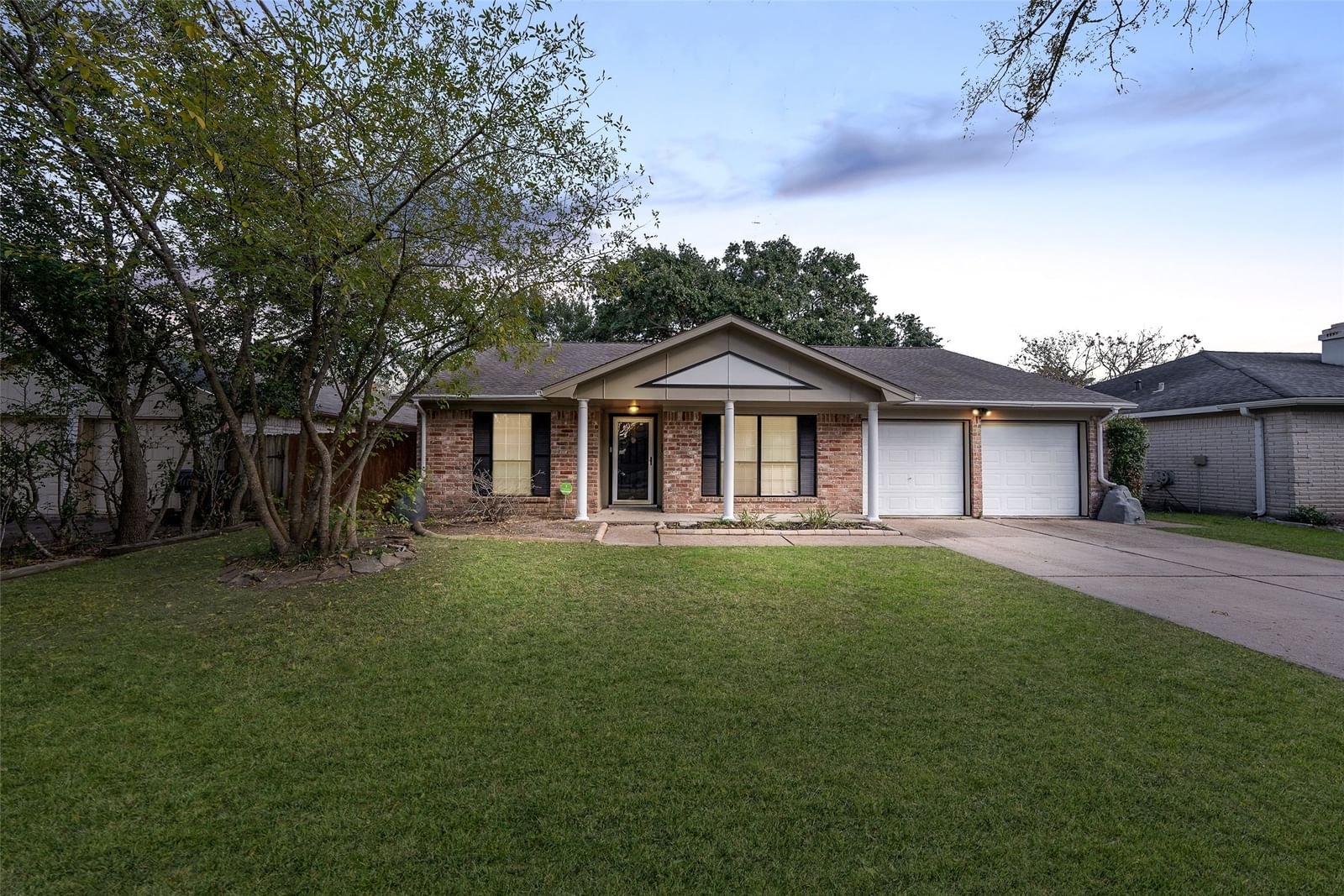Real estate property located at 4726 Kingussie Drive, Harris, Glencairen Sec 02, Houston, TX, US