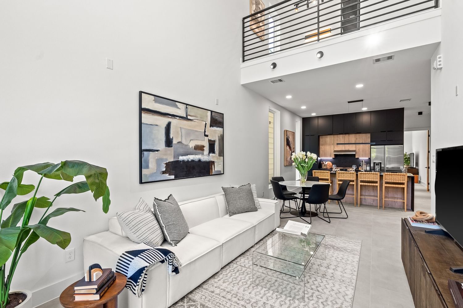 Real estate property located at 2213 Staples, Harris, Houston, TX, US