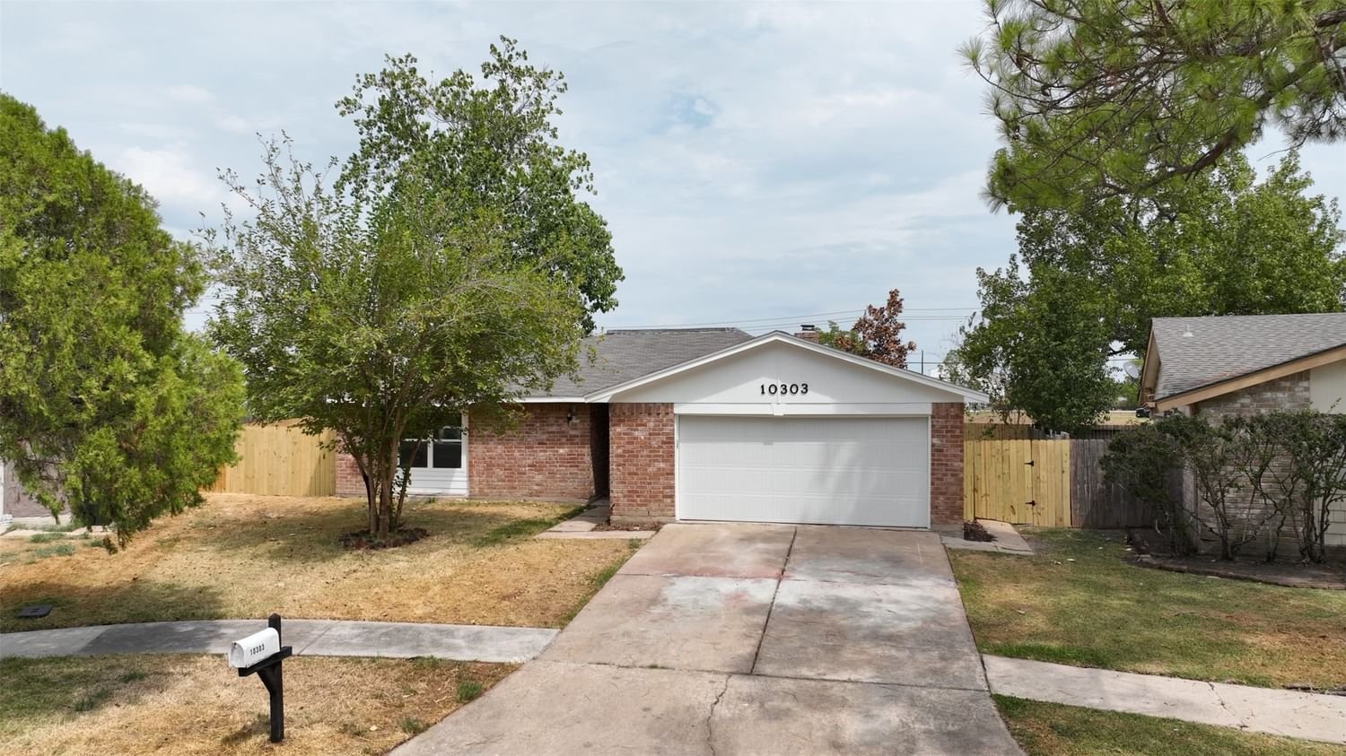 Real estate property located at 10303 Overview, Fort Bend, Townewest Sec 1, Sugar Land, TX, US
