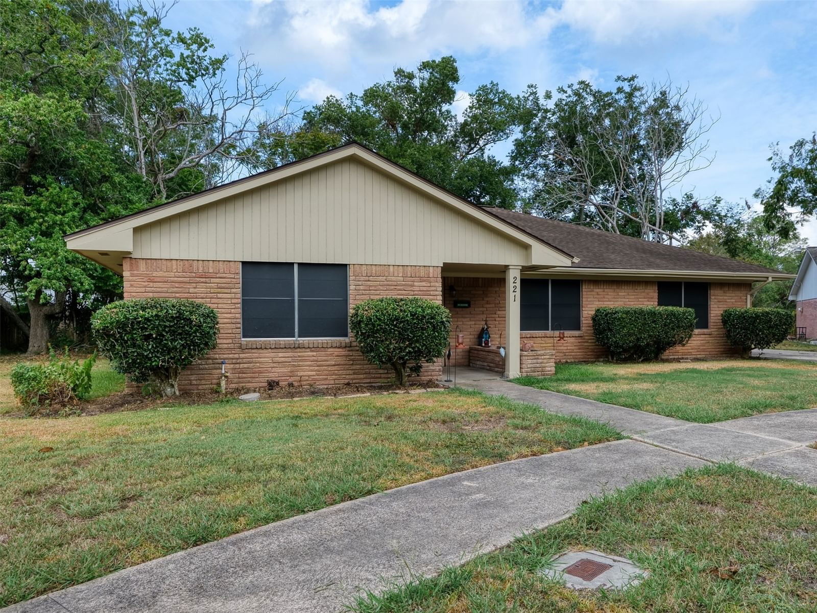 Real estate property located at 221 Anglewood, Brazoria, Anglewood Angleton, Angleton, TX, US