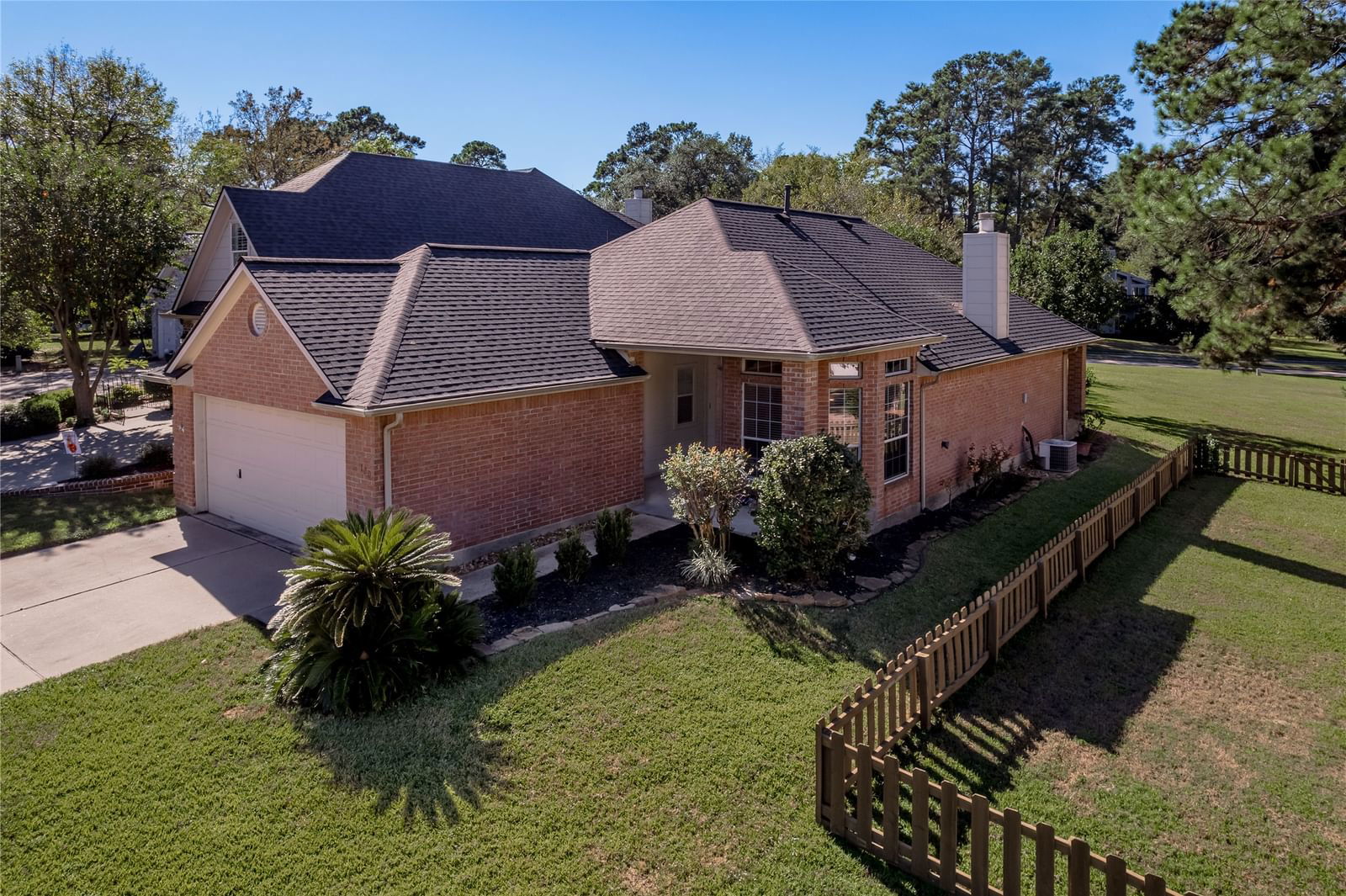 Real estate property located at 120 Fairway View, Montgomery, April Sound 10, Conroe, TX, US