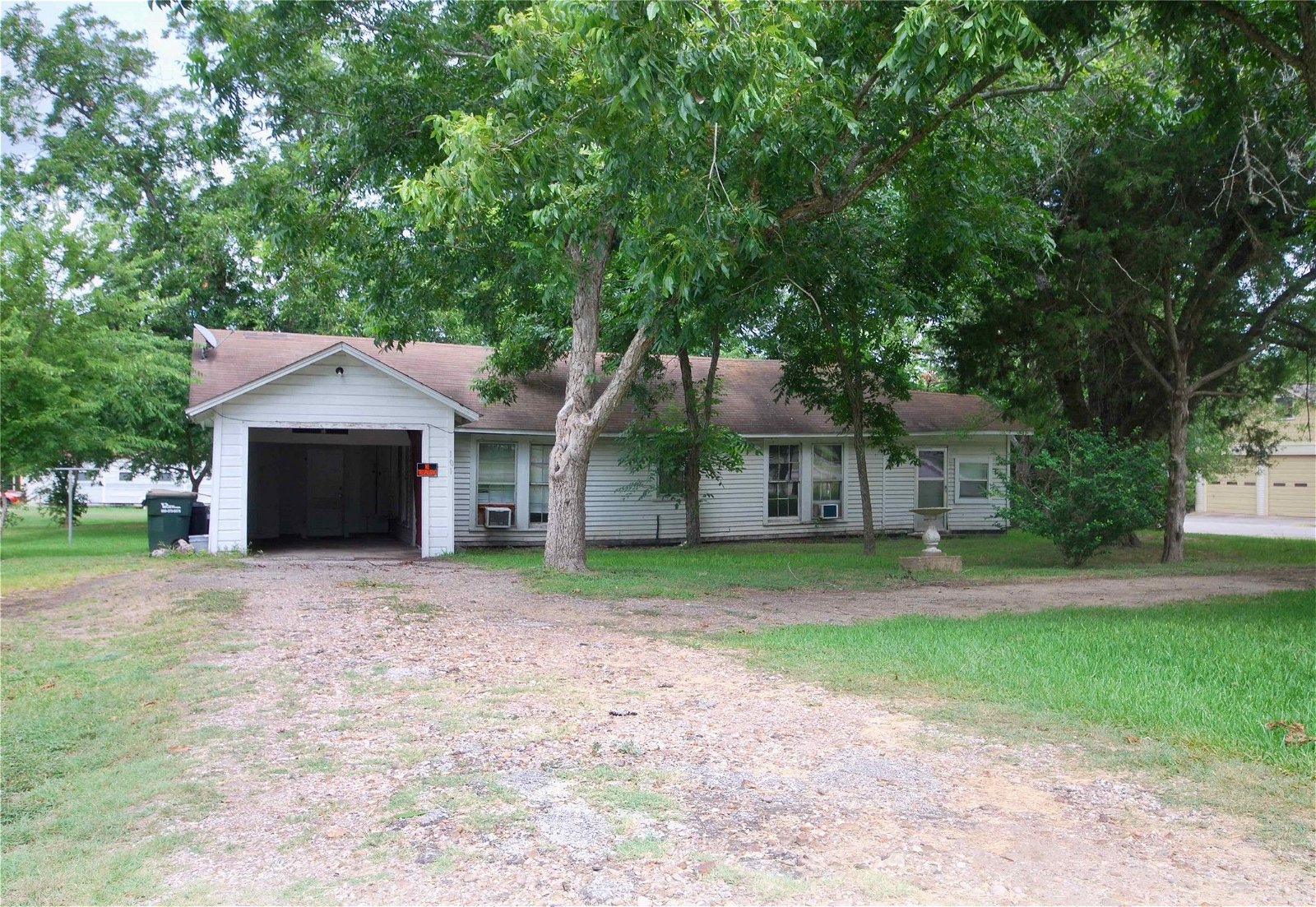Real estate property located at 101 Nelson, Lavaca, Moulton, TX, US