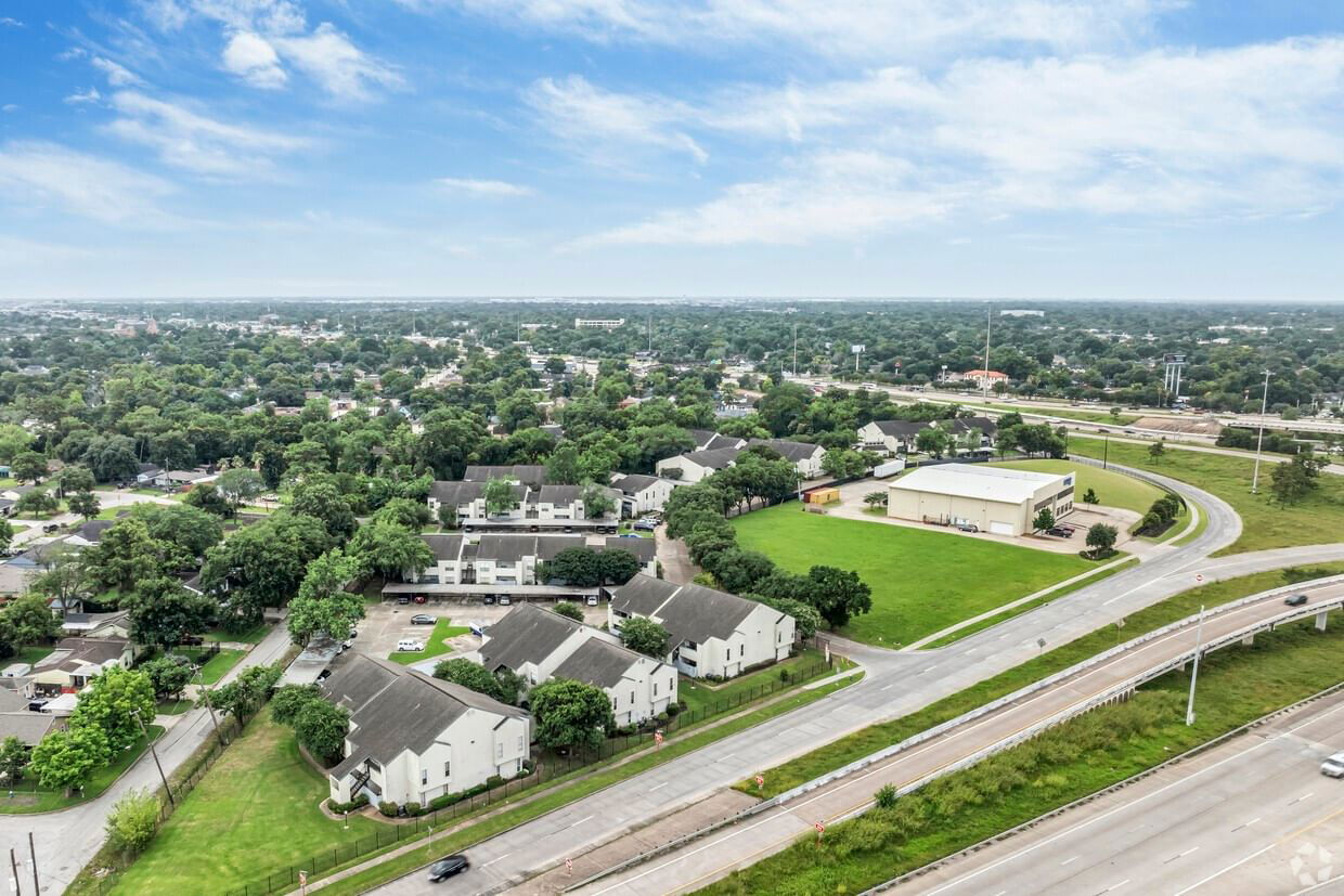Real estate property located at 7313 Gulf #307, Harris, Berkley Court Condo, Houston, TX, US