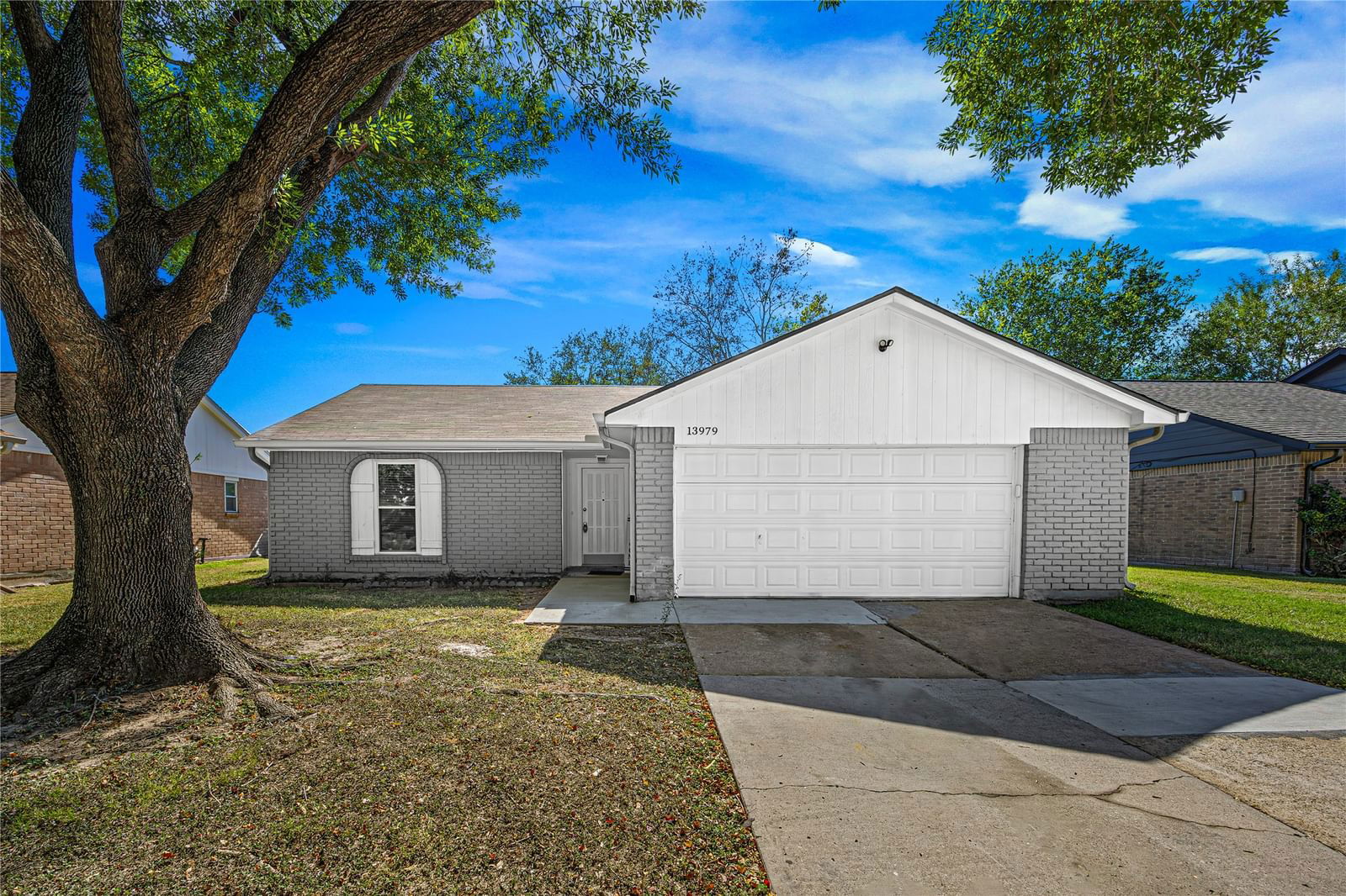 Real estate property located at 13979 Towne Way, Fort Bend, Townewest Sec 4, Sugar Land, TX, US