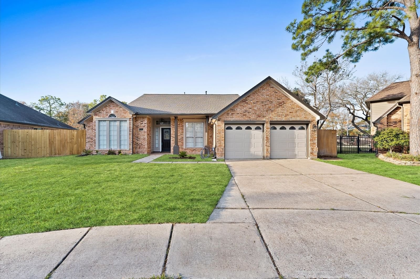 Real estate property located at 14911 Radstock, Houston, Meadow Green, Clear Lake City, TX, US