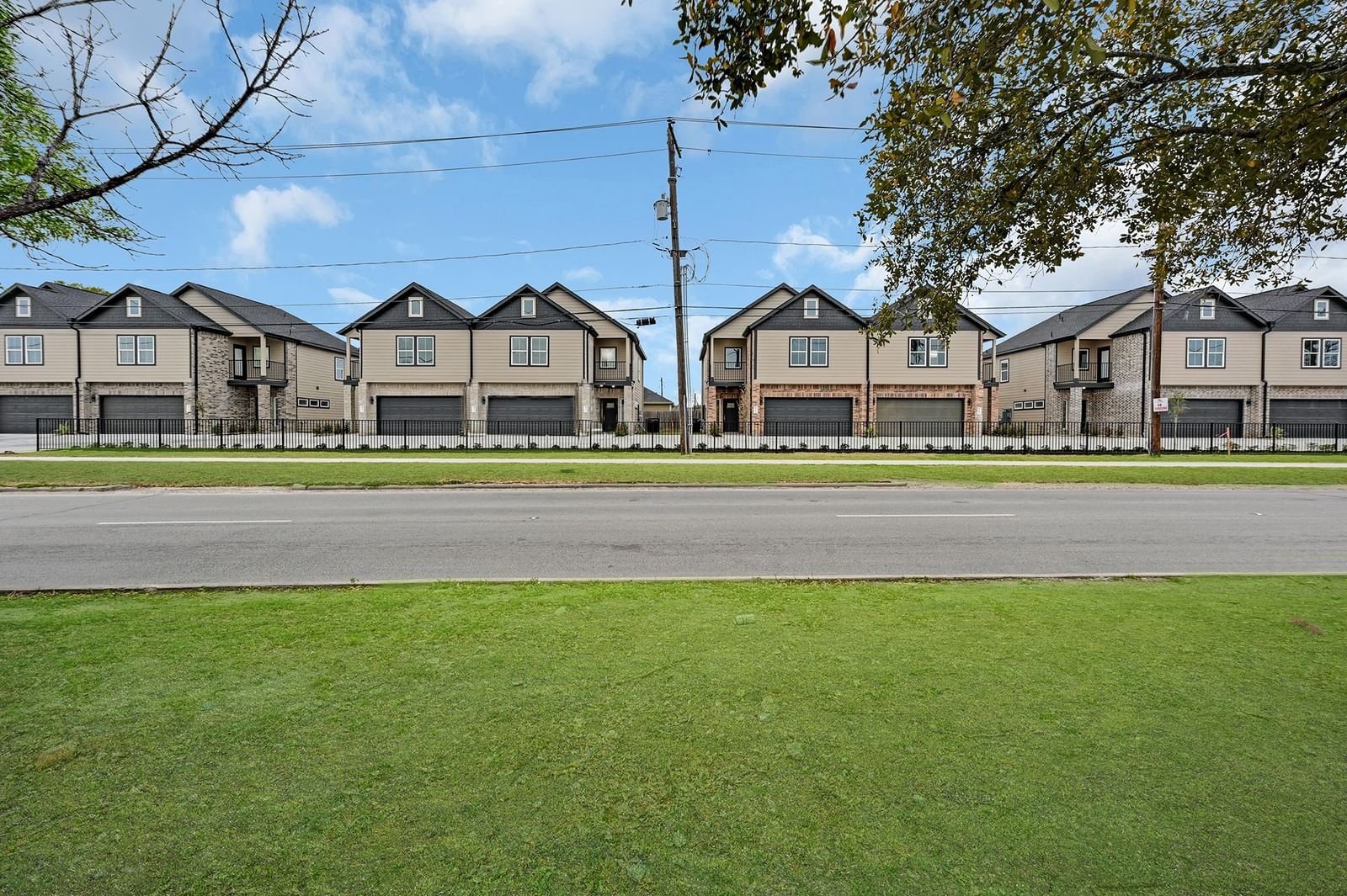 Real estate property located at 4681 Bellfort, Harris, DASH KNIGHT CROSSING, Houston, TX, US