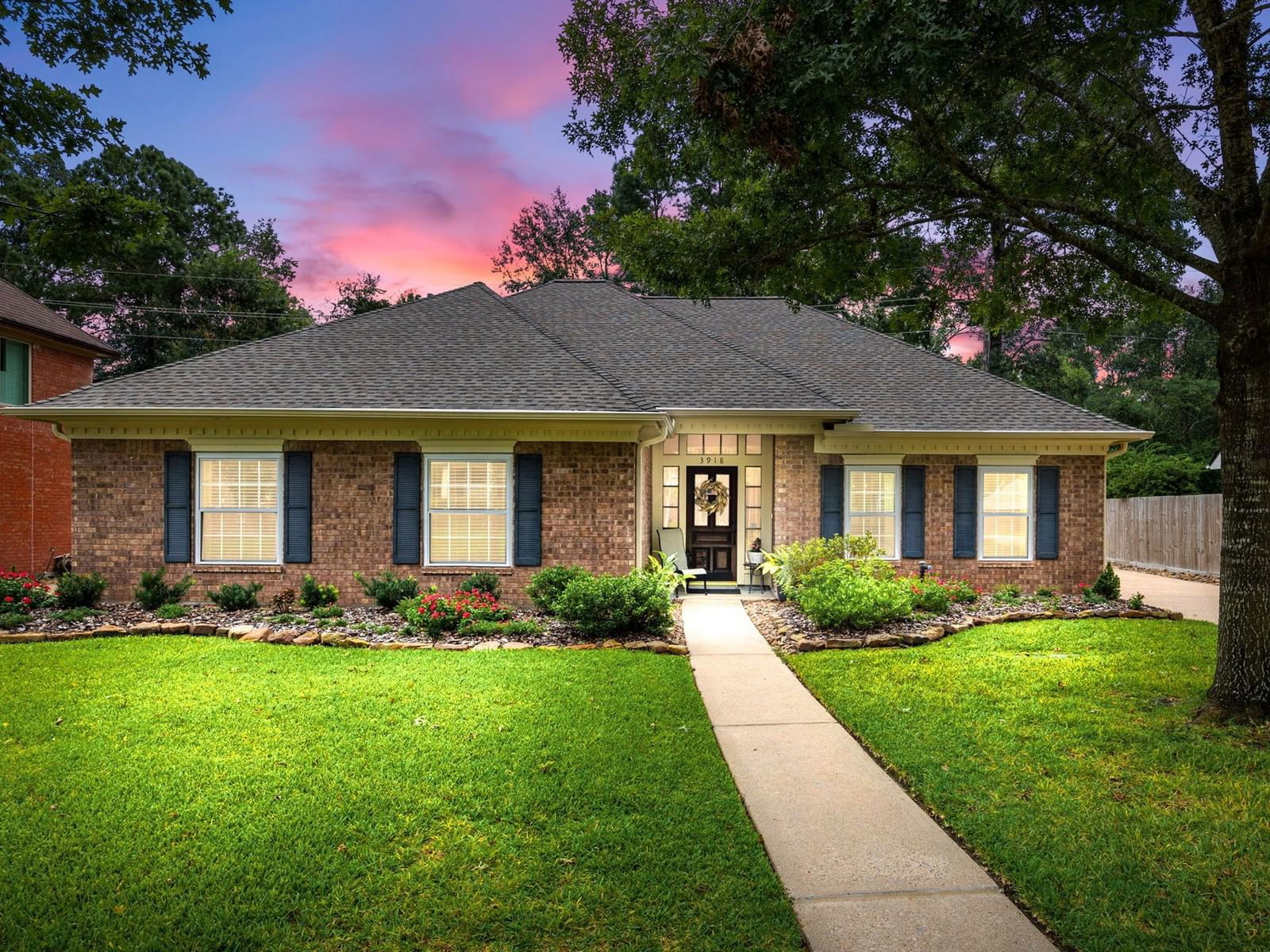 Real estate property located at 3918 Brook Shadow, Harris, Greentree Village, Kingwood, TX, US