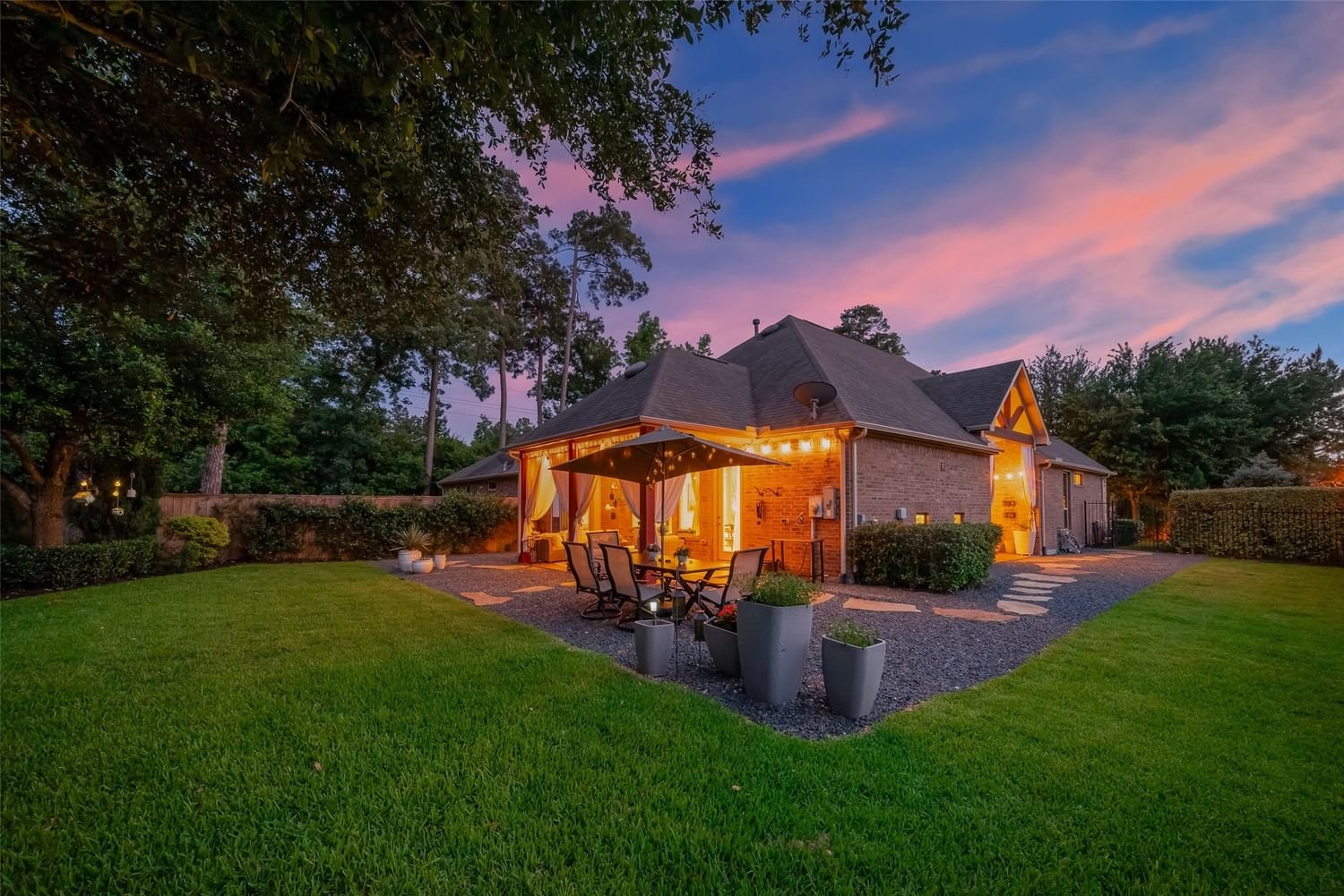 Real estate property located at 74 Sundown Ridge, Harris, The Woodlands Creekside Park West 16, Tomball, TX, US