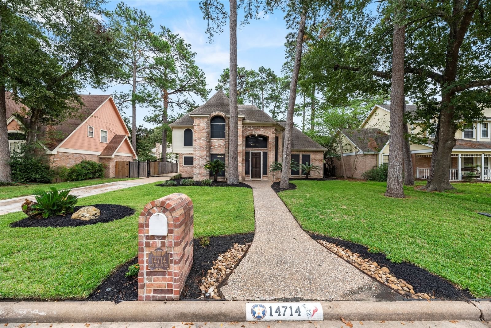 Real estate property located at 14714 Oak Bluff, Harris, Hunterwood Forest Sec 02, Houston, TX, US