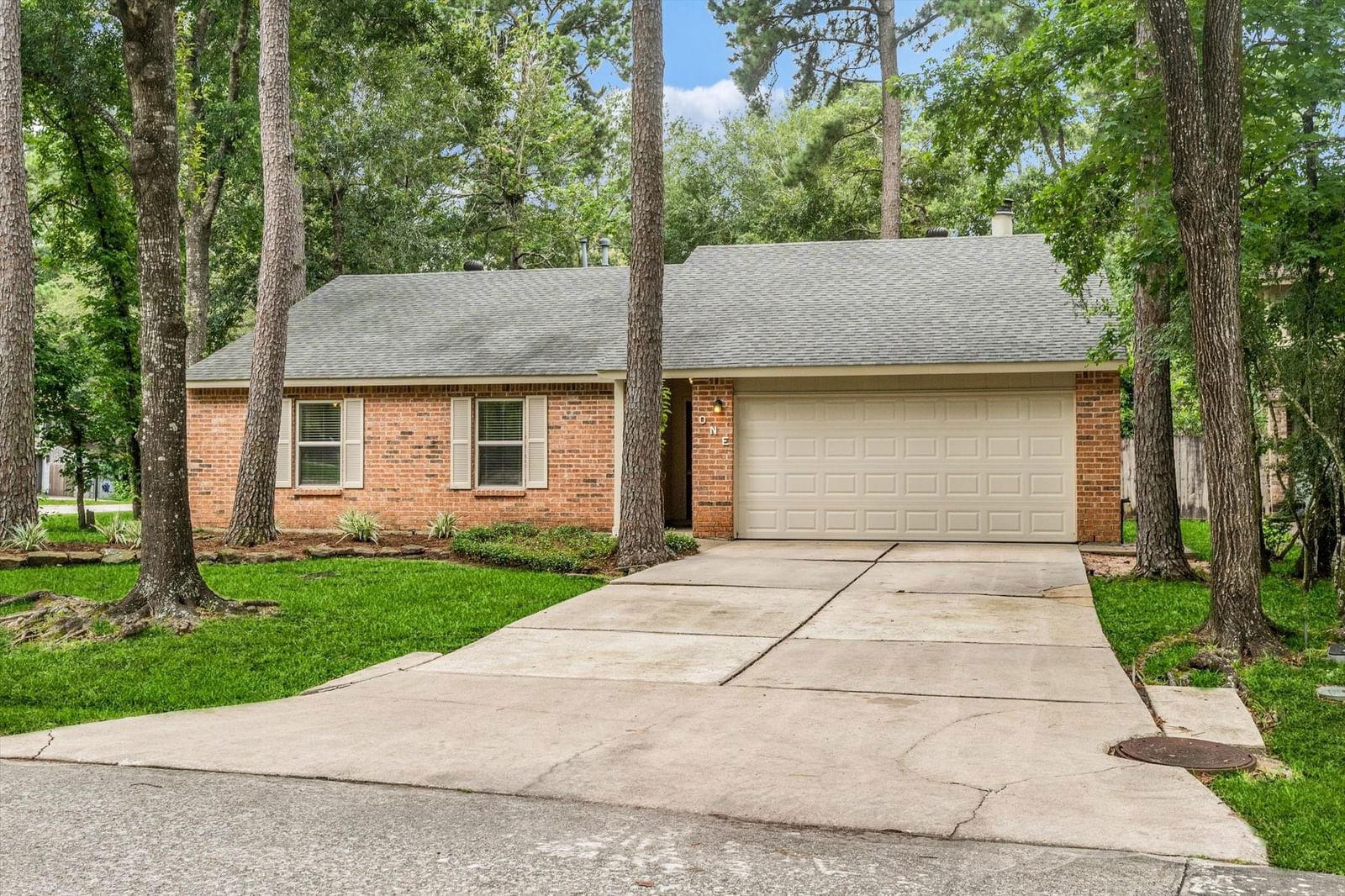 Real estate property located at 1 Briervine, Montgomery, Woodlands Village Panther Creek, The Woodlands, TX, US