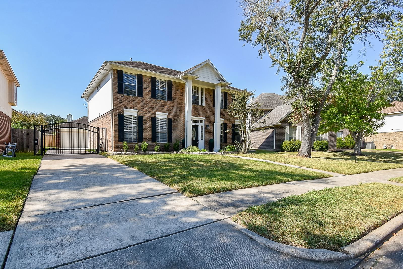 Real estate property located at 210 Needleleaf, Fort Bend, New Territory, Sugar Land, TX, US