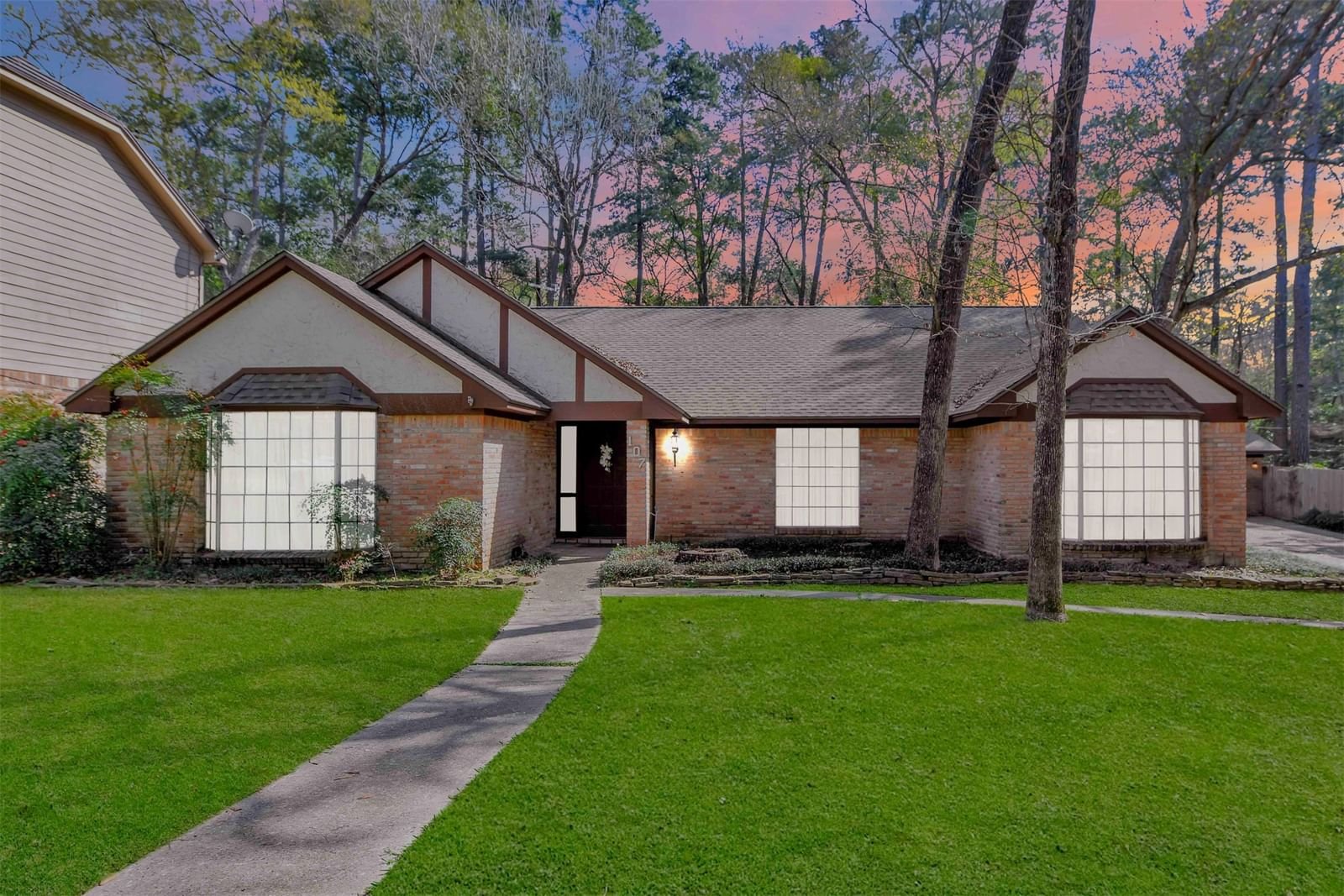 Real estate property located at 107 Broken Bough, Montgomery, Forest Estates, Conroe, TX, US