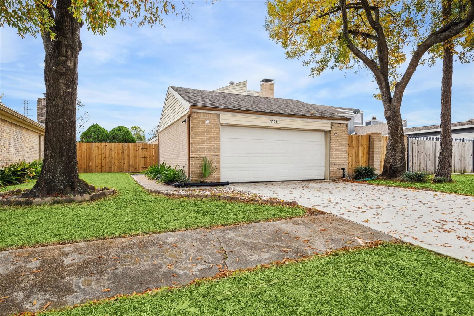 Real estate property located at 11011 Bandlon, Harris, Brays Village Sec 04, Houston, TX, US