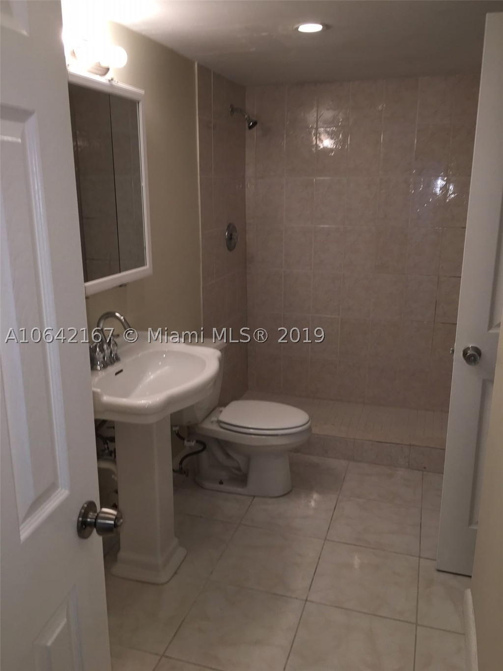 Real estate property located at 4164 Inverrary Dr #813, Broward, Manors Of Inverrary, Lauderhill, FL