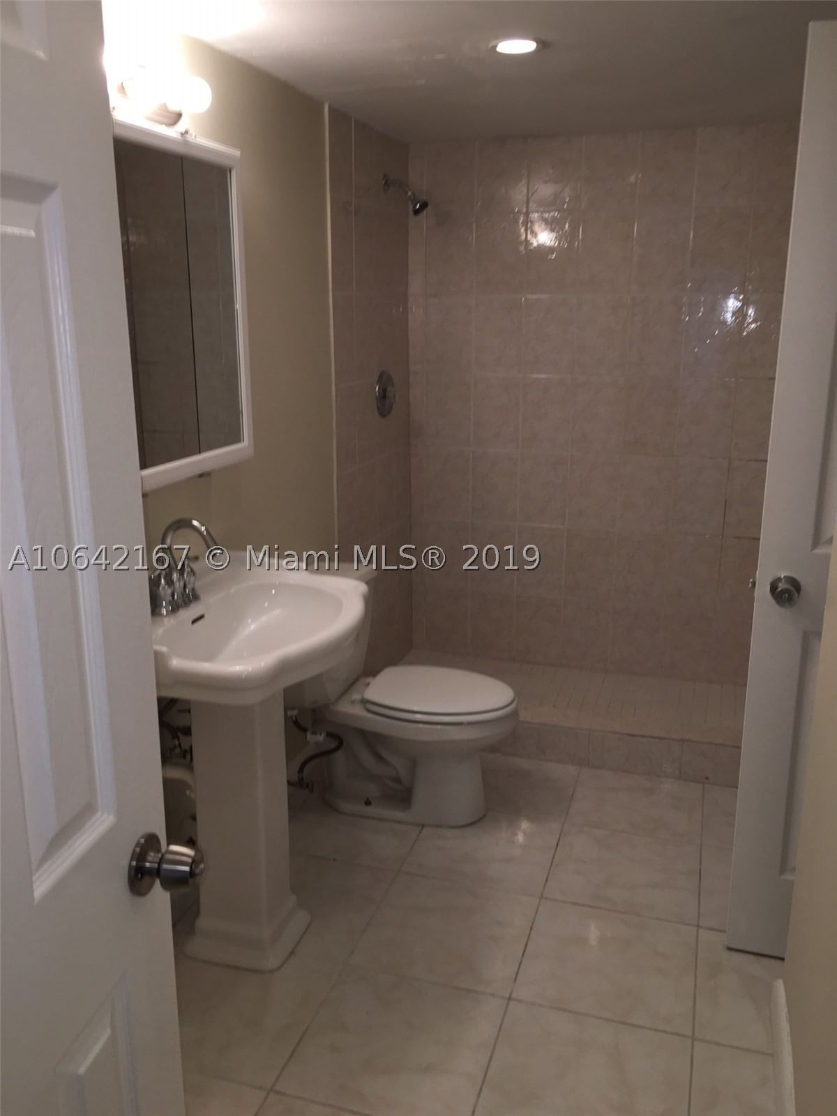 Real estate property located at 4164 Inverrary Dr #813, Broward, Manors Of Inverrary, Lauderhill, FL