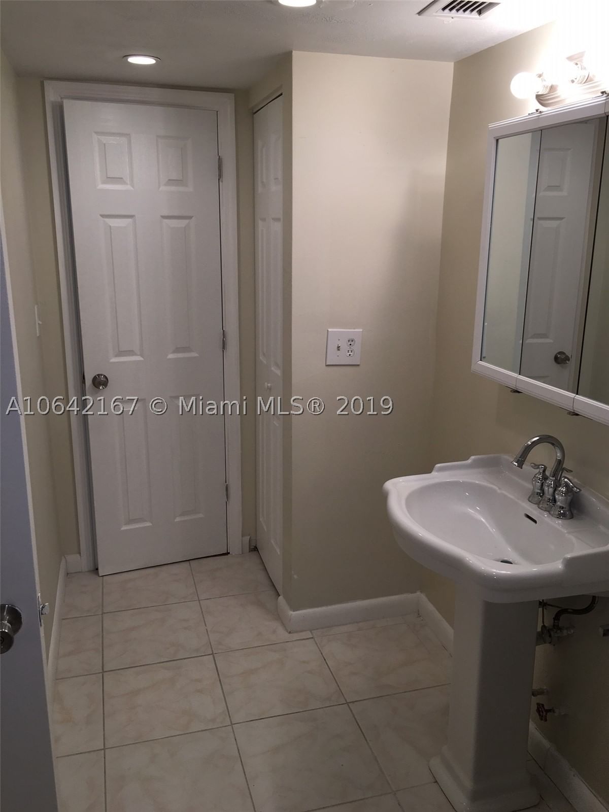 Real estate property located at 4164 Inverrary Dr #813, Broward, Manors Of Inverrary, Lauderhill, FL