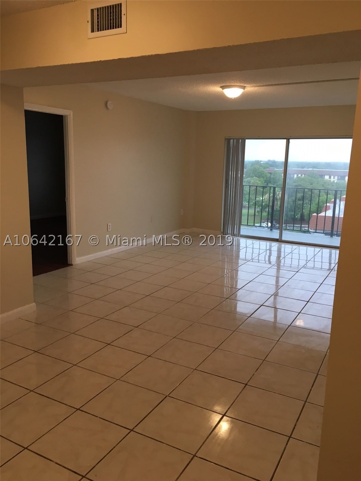 Real estate property located at 4164 Inverrary Dr #813, Broward, Manors Of Inverrary, Lauderhill, FL