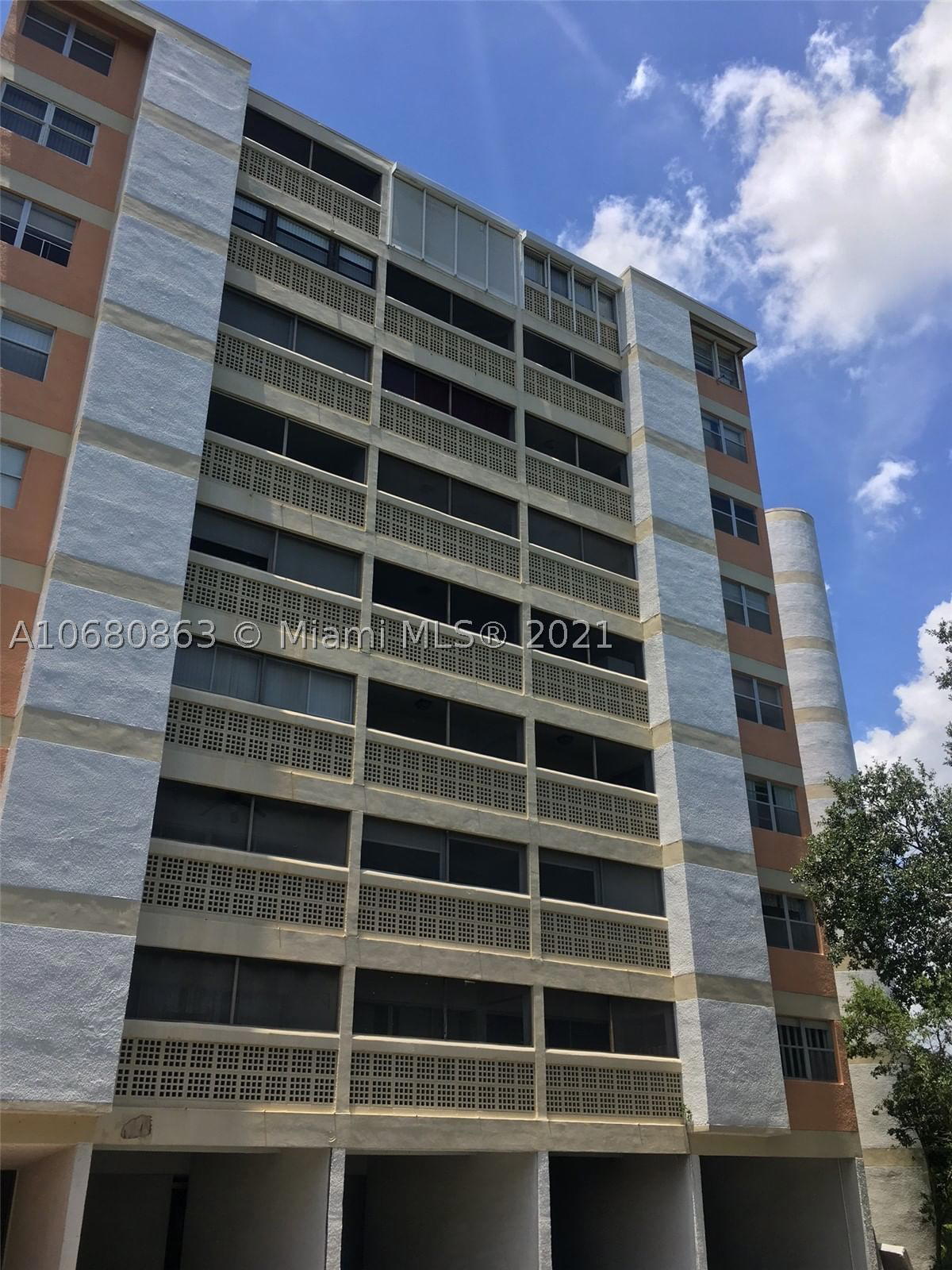 Real estate property located at 3301 Spanish Moss Ter #906, Broward, Lakes Of Inverrary Condo, Lauderhill, FL