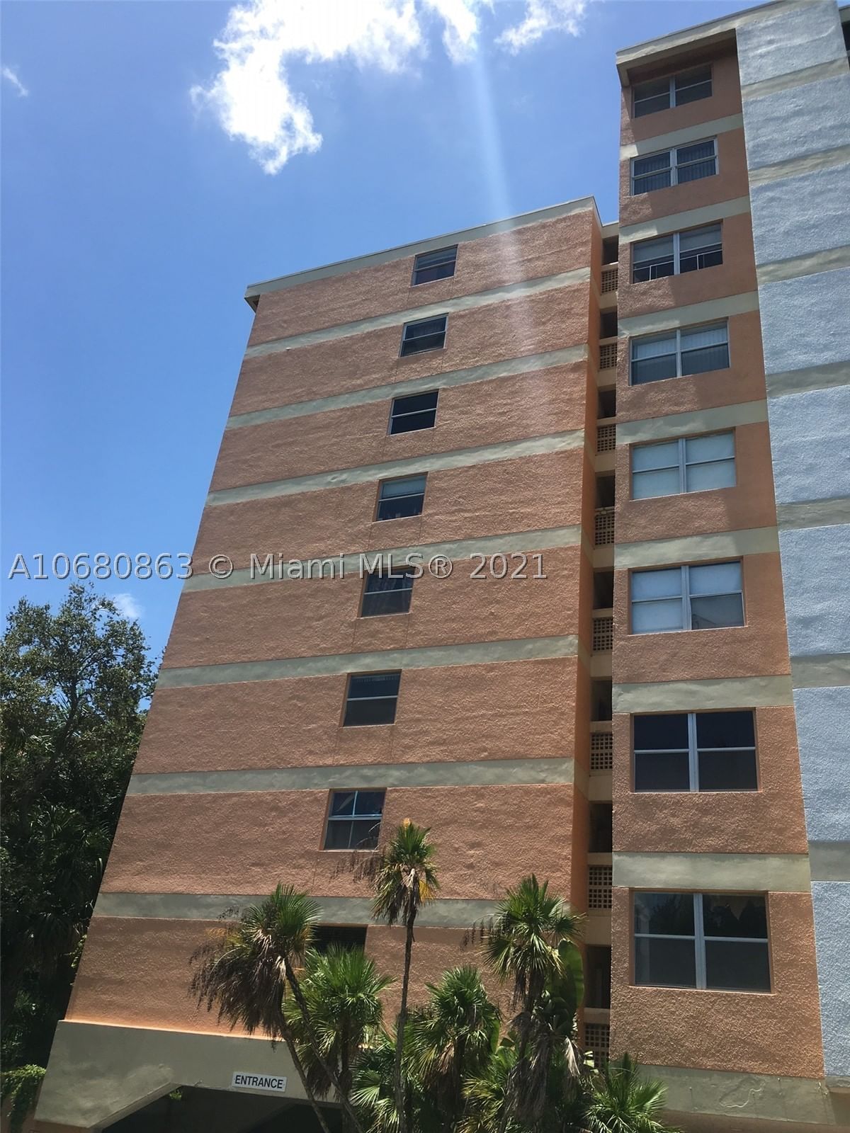 Real estate property located at 3301 Spanish Moss Ter #906, Broward, Lakes Of Inverrary Condo, Lauderhill, FL