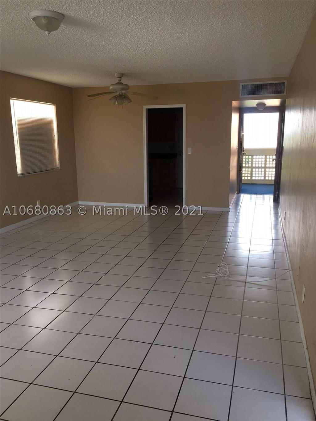 Real estate property located at 3301 Spanish Moss Ter #906, Broward, Lakes Of Inverrary Condo, Lauderhill, FL