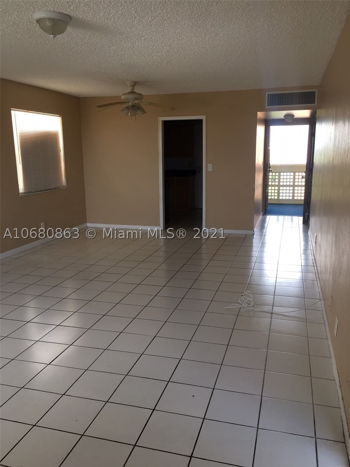 Real estate property located at 3301 Spanish Moss Ter #906, Broward, Lakes Of Inverrary Condo, Lauderhill, FL