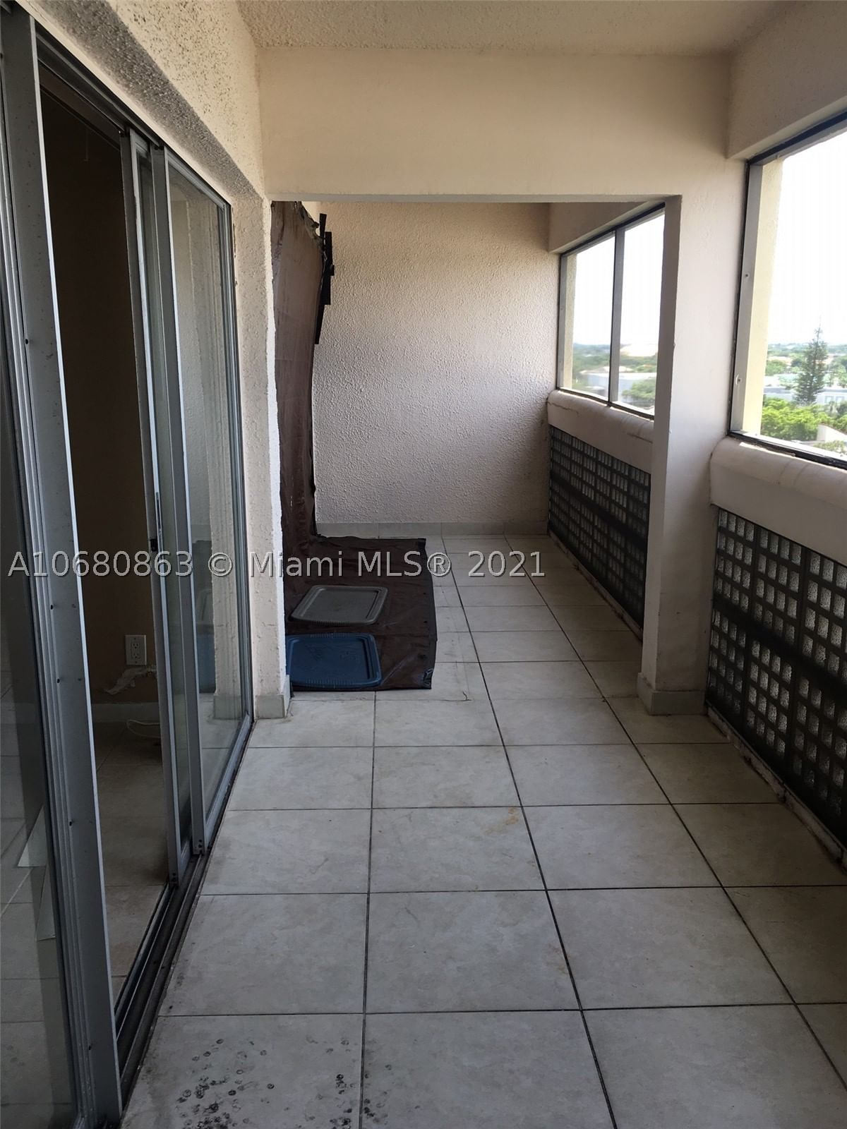 Real estate property located at 3301 Spanish Moss Ter #906, Broward, Lakes Of Inverrary Condo, Lauderhill, FL