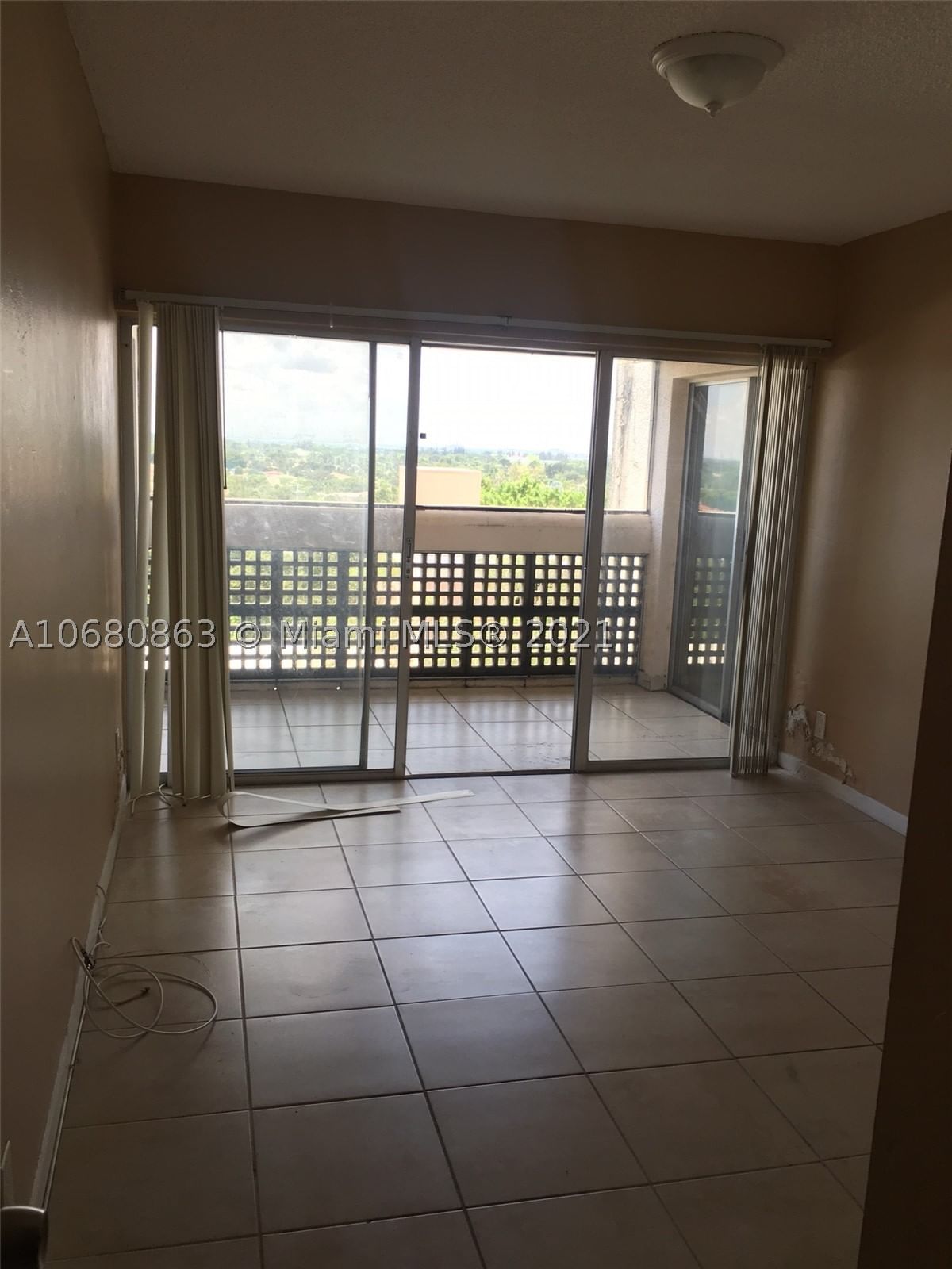 Real estate property located at 3301 Spanish Moss Ter #906, Broward, Lakes Of Inverrary Condo, Lauderhill, FL