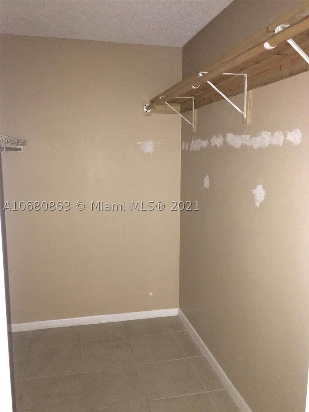Real estate property located at 3301 Spanish Moss Ter #906, Broward, Lakes Of Inverrary Condo, Lauderhill, FL