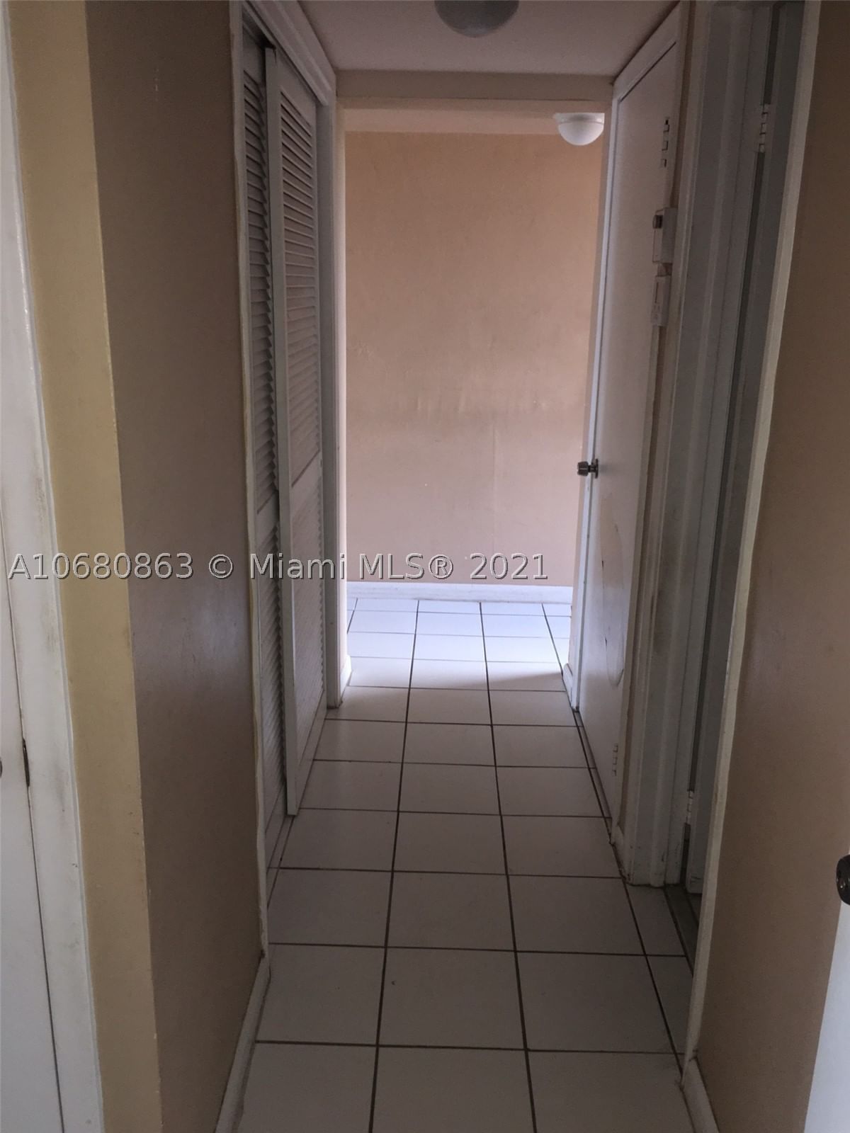 Real estate property located at 3301 Spanish Moss Ter #906, Broward, Lakes Of Inverrary Condo, Lauderhill, FL