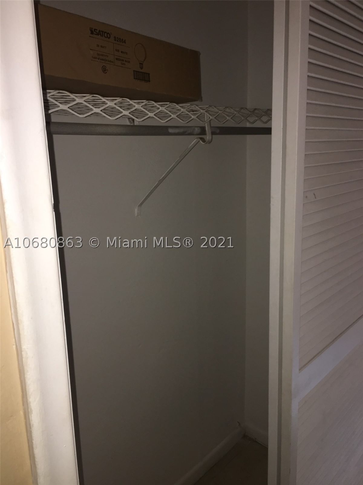 Real estate property located at 3301 Spanish Moss Ter #906, Broward, Lakes Of Inverrary Condo, Lauderhill, FL
