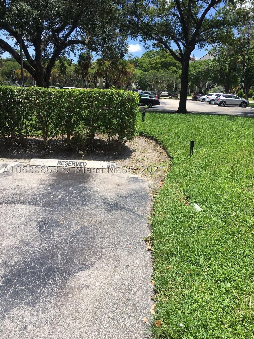 Real estate property located at 3301 Spanish Moss Ter #906, Broward, Lakes Of Inverrary Condo, Lauderhill, FL