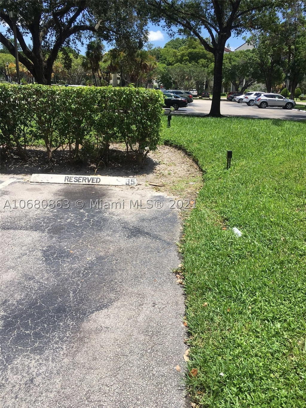 Real estate property located at 3301 Spanish Moss Ter #906, Broward, Lakes Of Inverrary Condo, Lauderhill, FL