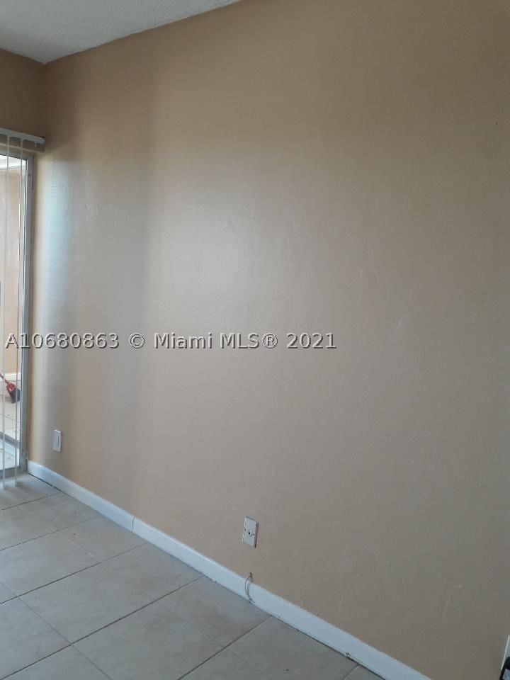 Real estate property located at 3301 Spanish Moss Ter #906, Broward, Lakes Of Inverrary Condo, Lauderhill, FL