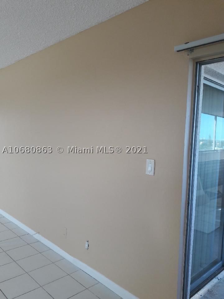 Real estate property located at 3301 Spanish Moss Ter #906, Broward, Lakes Of Inverrary Condo, Lauderhill, FL