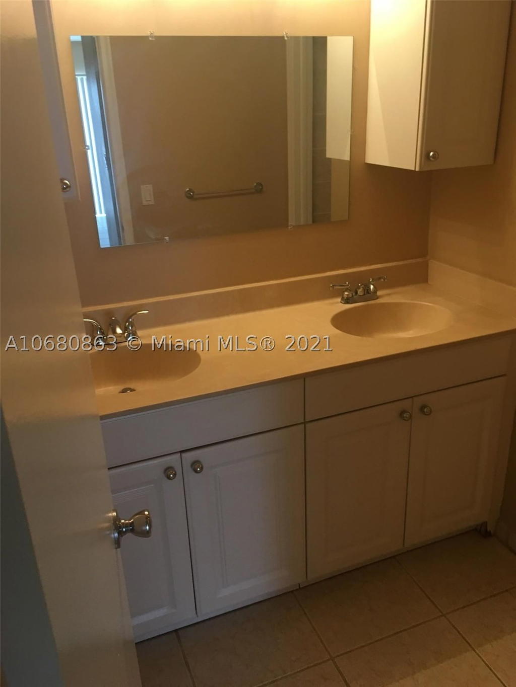 Real estate property located at 3301 Spanish Moss Ter #906, Broward, Lakes Of Inverrary Condo, Lauderhill, FL