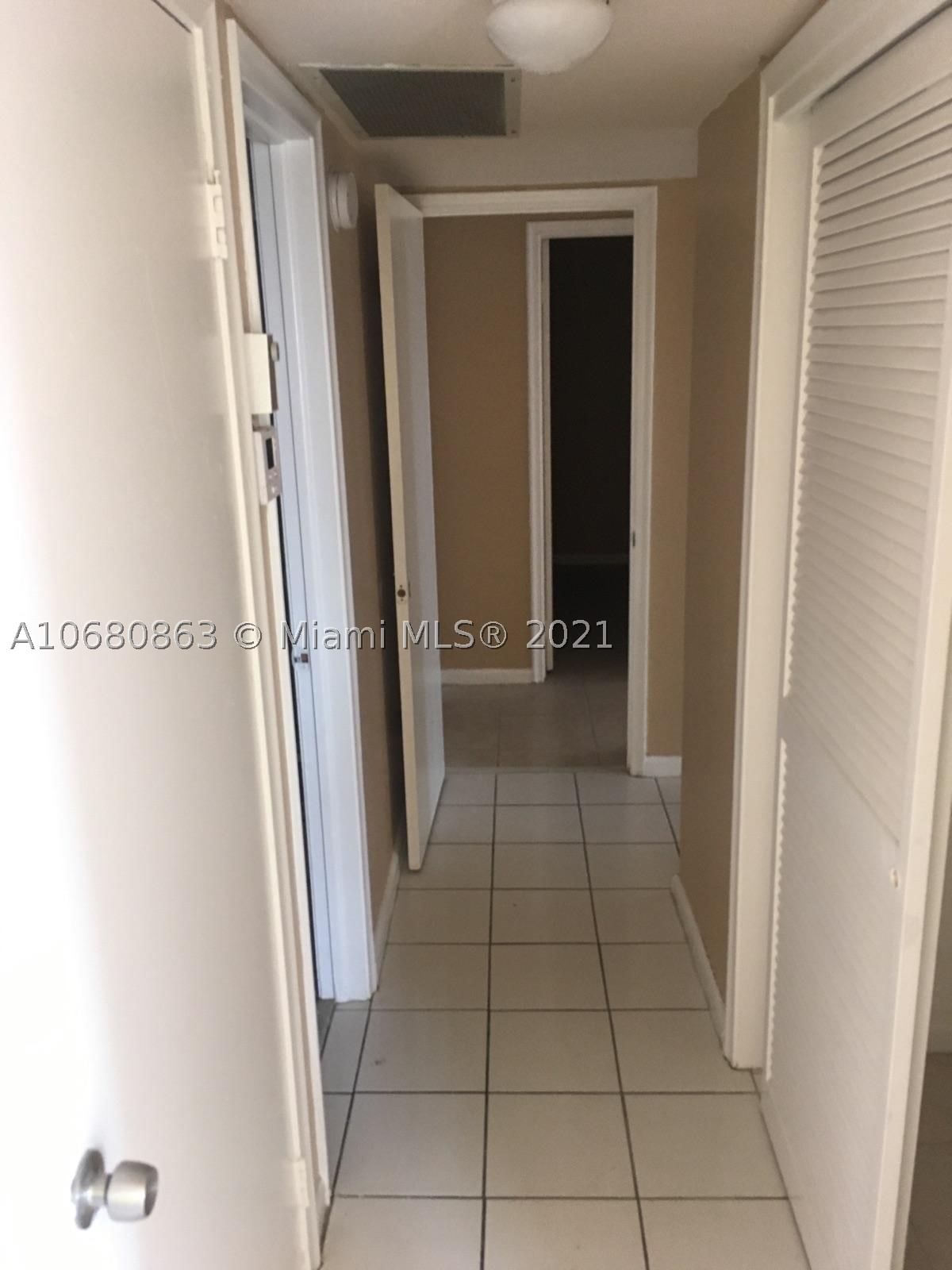 Real estate property located at 3301 Spanish Moss Ter #906, Broward, Lakes Of Inverrary Condo, Lauderhill, FL